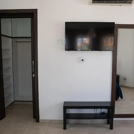 Palm Ekaterina 4 Bdrm Paralímni