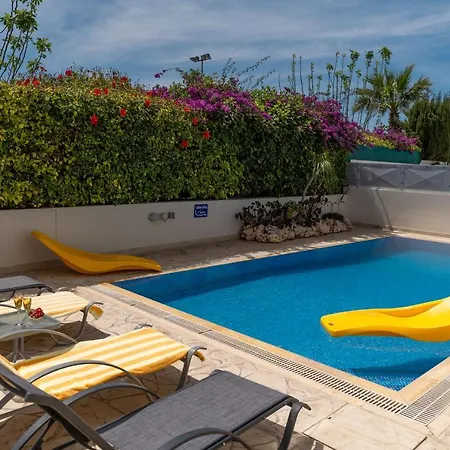 Palm Ekaterina 4 Bdrm * Paralímni