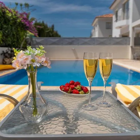 Villa Palm Ekaterina 4 Bdrm Paralímni