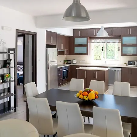 Palm Ekaterina 4 Bdrm Paralimni