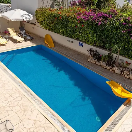 Villa Palm Ekaterina 4 Bdrm Paralímni