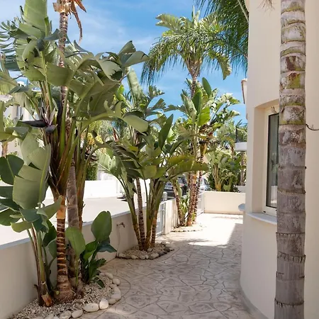 Villa Palm Ekaterina 4 Bdrm Paralímni